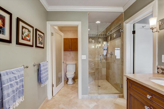 full bathroom featuring crown molding, toilet, a stall shower, vanity, and baseboards