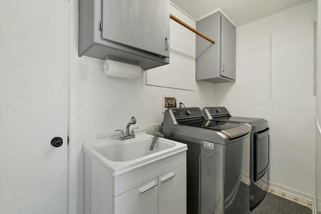 laundry room with baseboards, cabinet space, and independent washer and dryer