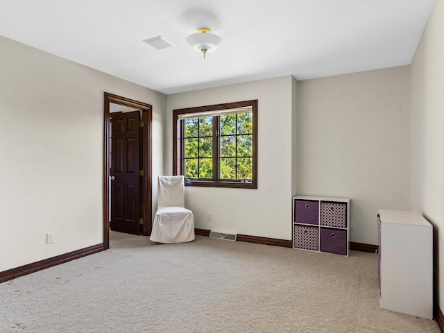 unfurnished room featuring carpet, visible vents, and baseboards