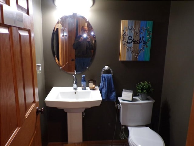 bathroom featuring toilet