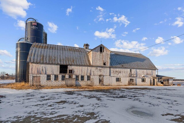 exterior space featuring a barn, metal roof, and an outdoor structure