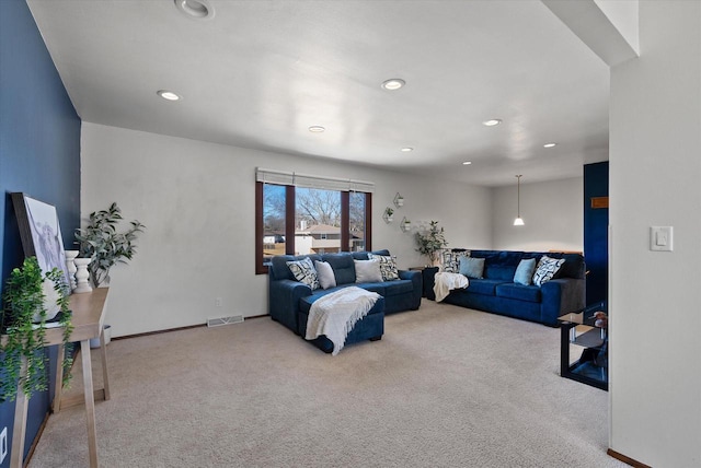 living room with visible vents, recessed lighting, baseboards, and carpet floors