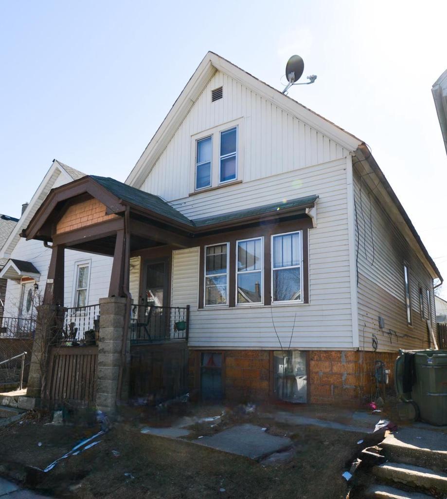 view of front of house with a porch