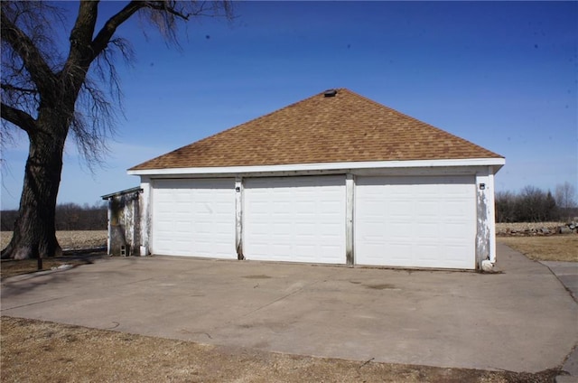 view of detached garage