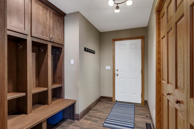 mudroom featuring wood finished floors, visible vents, and baseboards