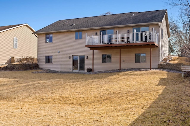 back of house featuring a lawn