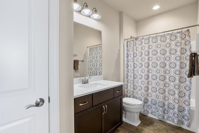 full bath with vanity, a shower with shower curtain, toilet, and recessed lighting