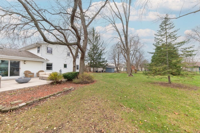 view of yard featuring a patio