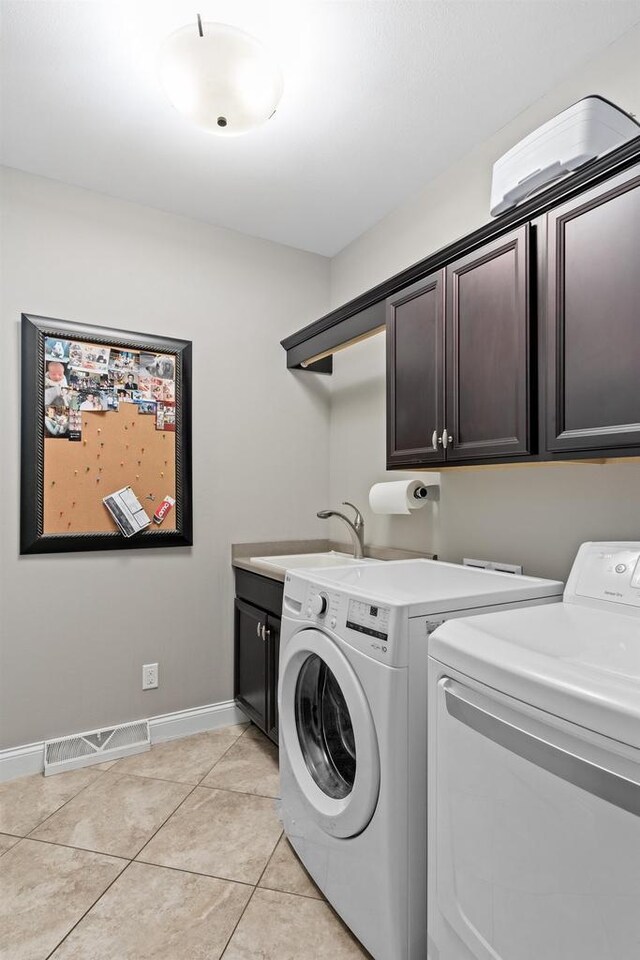 784 Westbridge Trl, Waunakee, WI 53597 - washroom featuring a sink, visible vents, cabinet space, and washer and clothes dryer