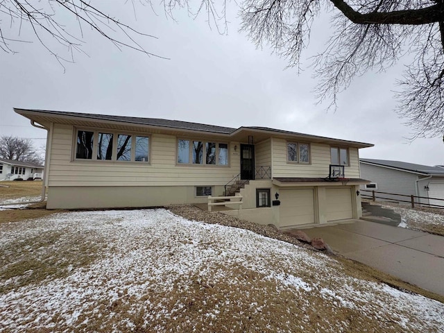 view of front facade featuring an attached garage and driveway