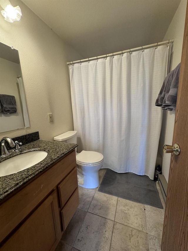 full bath with curtained shower, toilet, and vanity