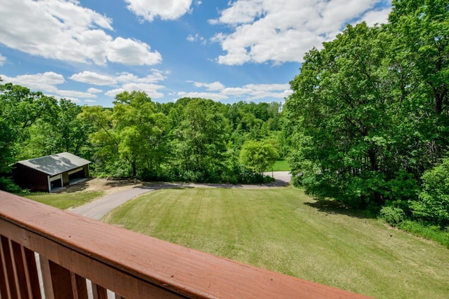 view of yard with a forest view and an outdoor structure