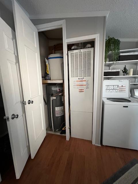 utility room with washer / dryer and electric water heater