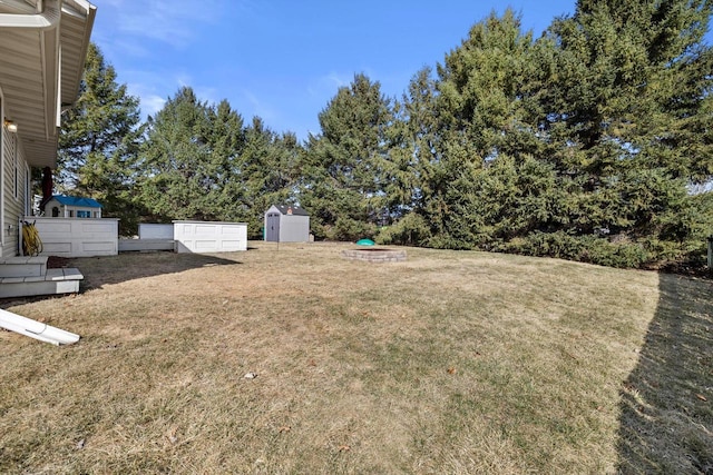 view of yard featuring an outbuilding and a storage unit