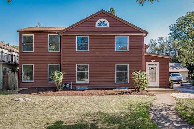 view of front of house featuring a front yard