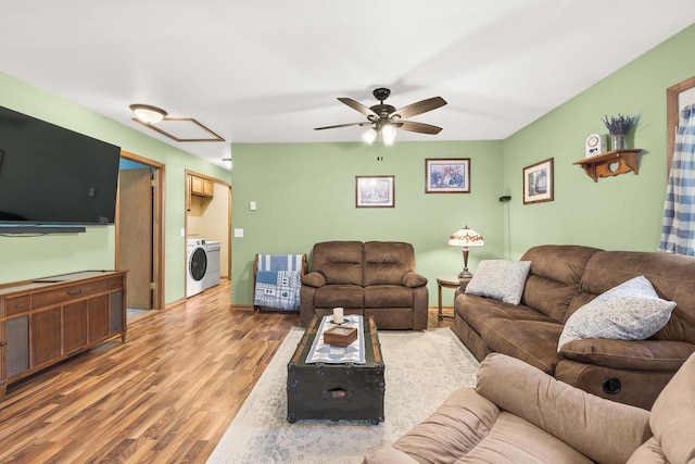 living room featuring ceiling fan, wood finished floors, and washer and clothes dryer