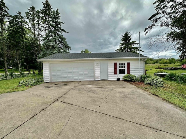 view of detached garage