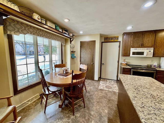 dining area with visible vents, recessed lighting, and baseboards