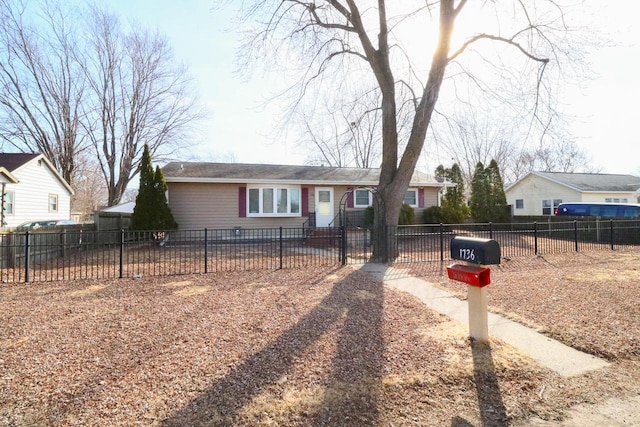 view of front of house featuring a fenced front yard