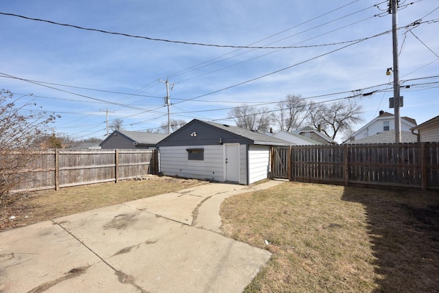 view of yard featuring an outdoor structure and a fenced backyard