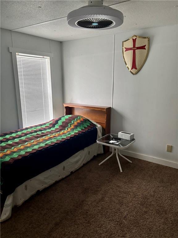 bedroom featuring carpet flooring, baseboards, and a textured ceiling