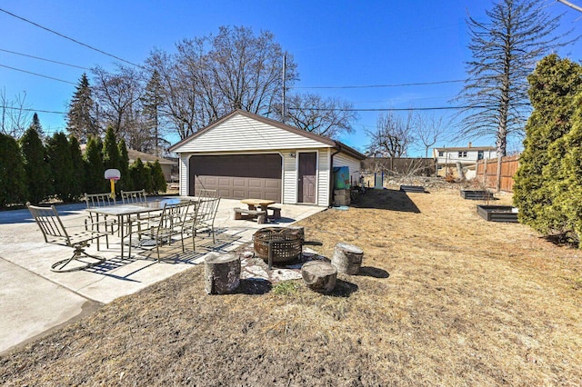 detached garage with fence