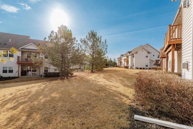 view of yard with a residential view