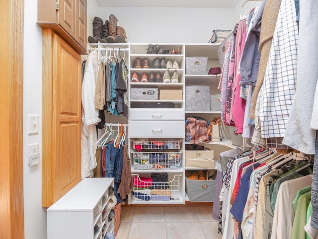 walk in closet featuring tile patterned floors