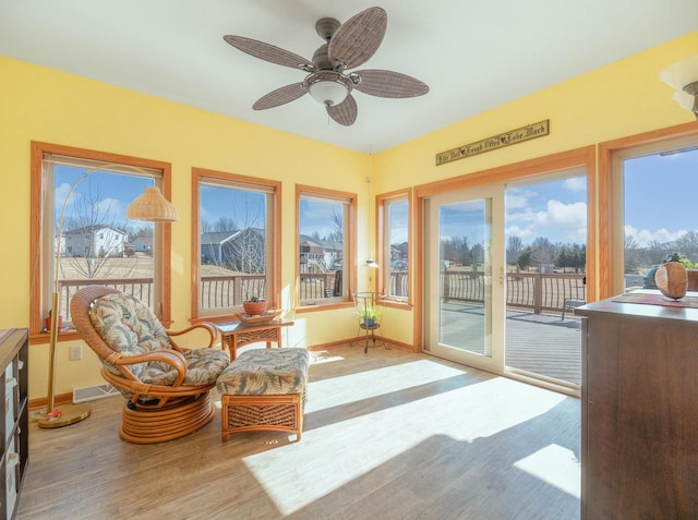 sunroom with visible vents and ceiling fan