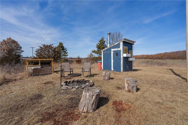 view of yard featuring an outbuilding and a storage unit