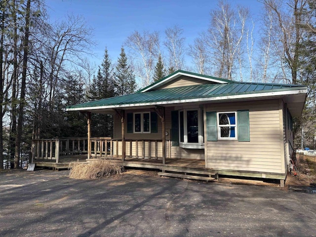 view of front of home featuring metal roof