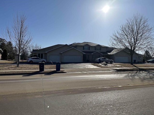 view of front facade with a garage and concrete driveway