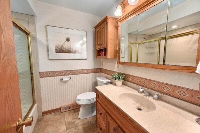 bathroom with visible vents, toilet, wallpapered walls, enclosed tub / shower combo, and vanity