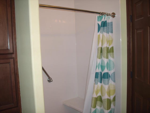 bathroom featuring curtained shower