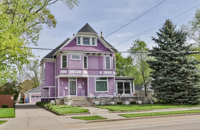 victorian house featuring fence