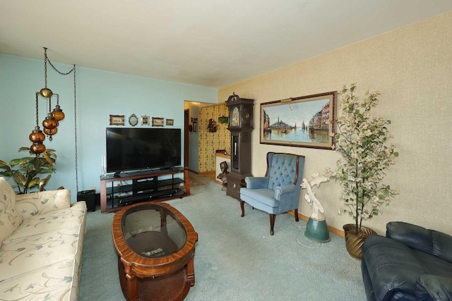 living area with baseboards, wallpapered walls, and carpet