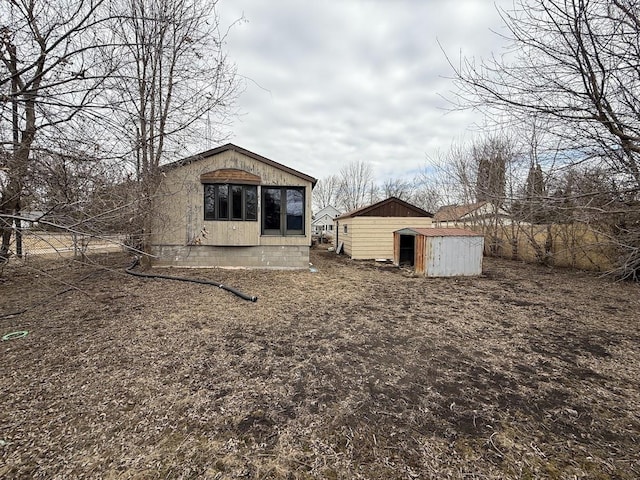 exterior space featuring an outbuilding