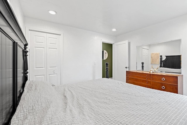 bedroom with recessed lighting and a closet