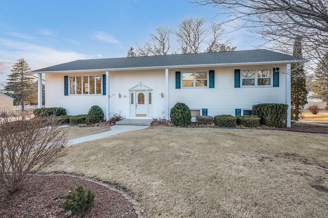 split foyer home featuring a shingled roof