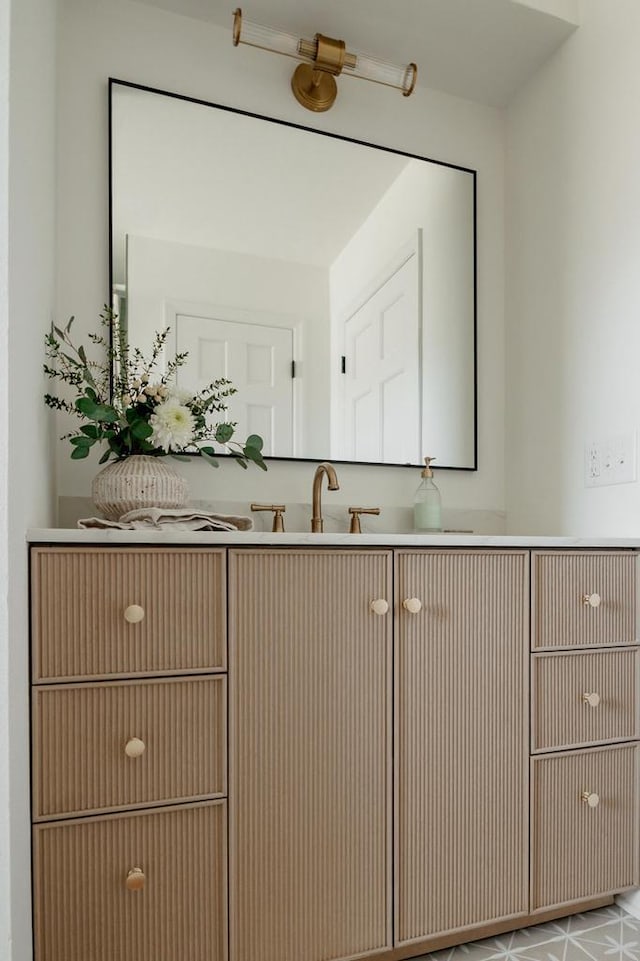 bathroom featuring a sink