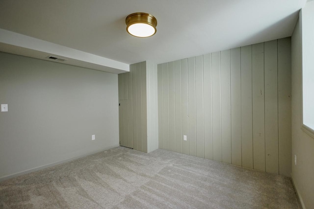 spare room with visible vents and carpet floors