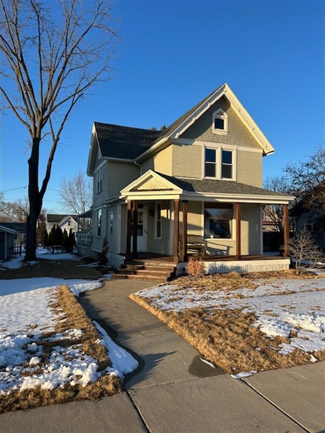 view of front of property featuring a porch