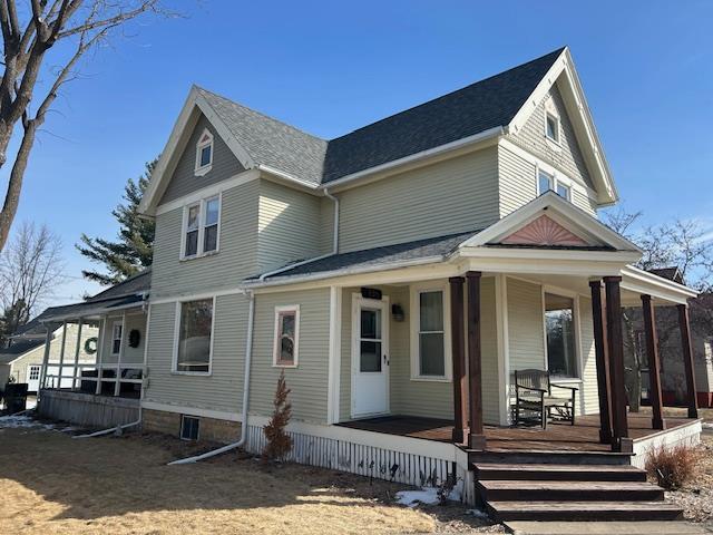 view of front of house with covered porch