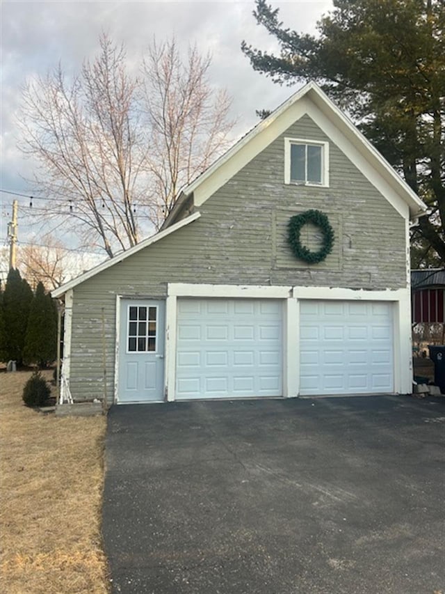 view of detached garage