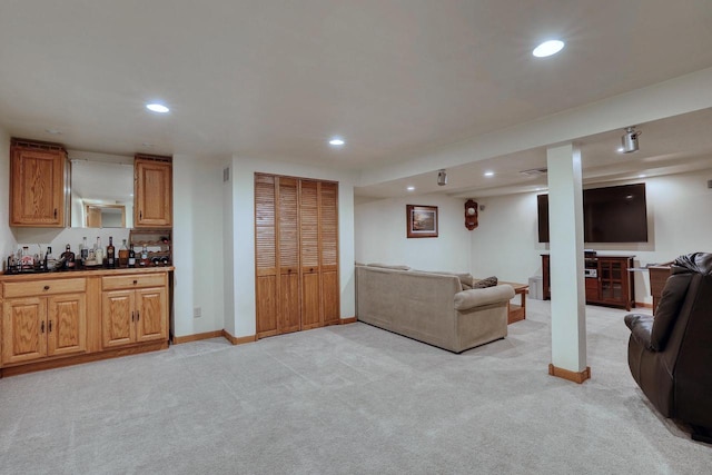 living area with recessed lighting, baseboards, light carpet, and a dry bar