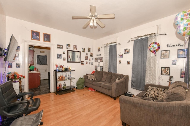 living room with light wood-type flooring and ceiling fan