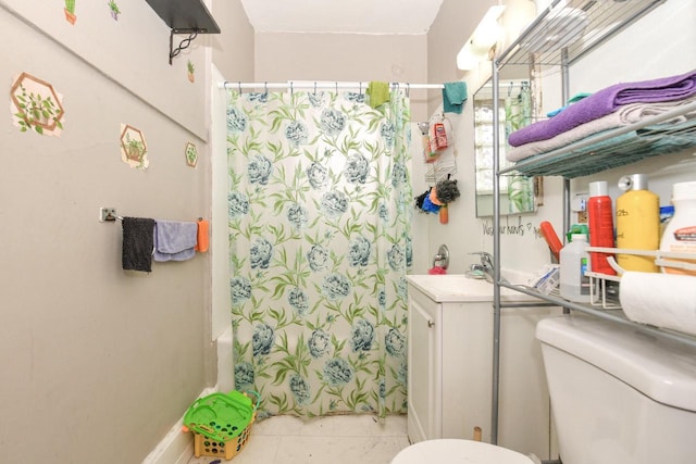 full bathroom featuring tile patterned floors, shower / bathtub combination with curtain, toilet, and vanity