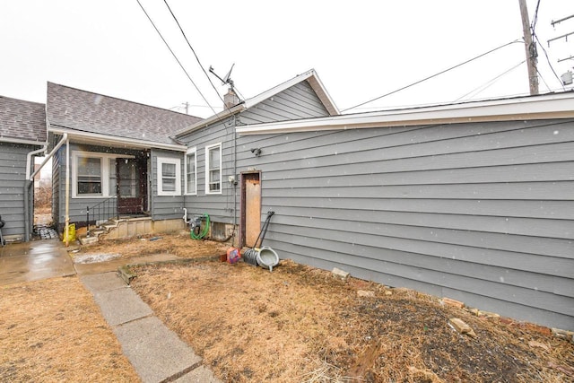 view of front of property with a shingled roof