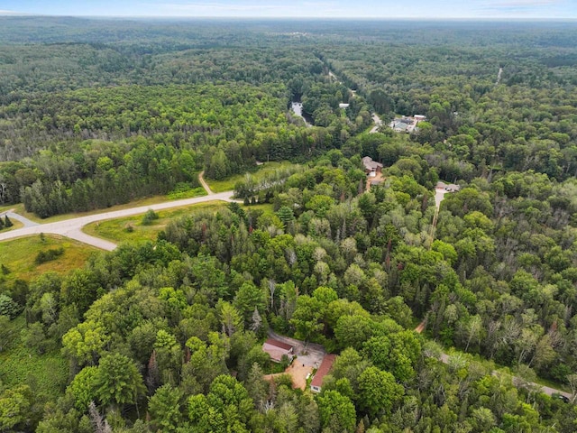 birds eye view of property featuring a forest view