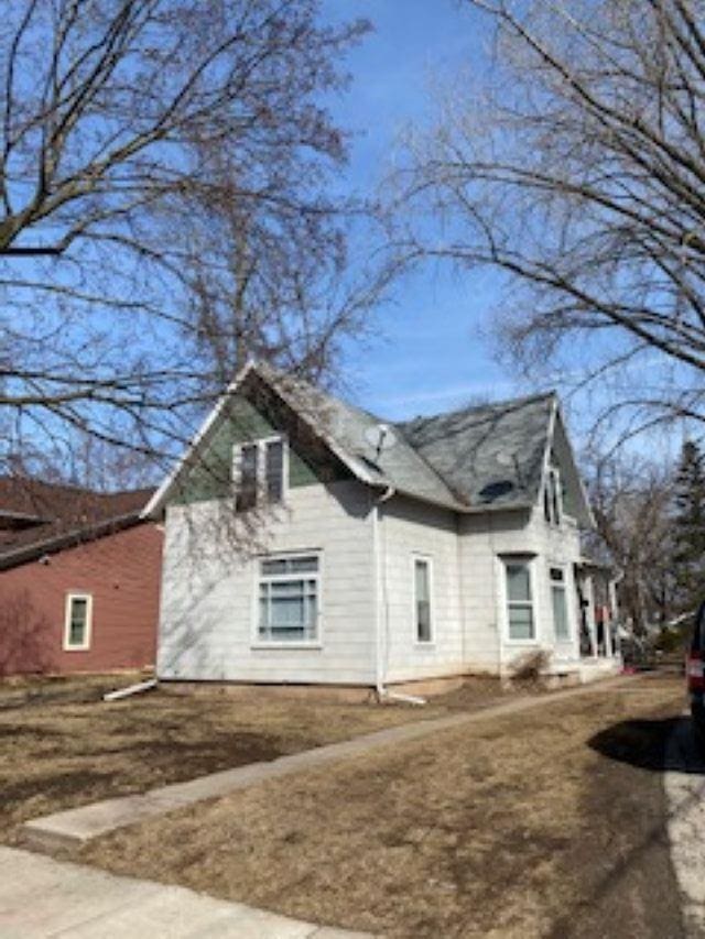 view of home's exterior